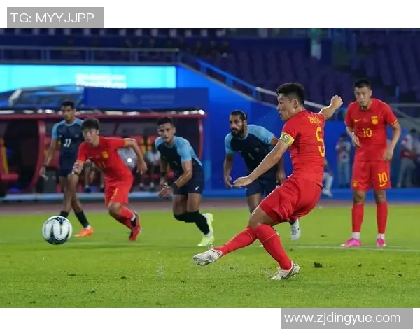 东亚杯男足精彩对决中国队迎战强敌韩国队全力争胜