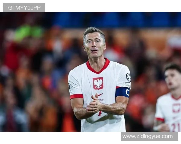 莱万在欧冠赛场火力全开10场12球争金靴形势大好