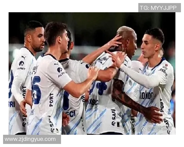 费内巴切与埃球队的激烈对决揭示足球战术的精彩与魅力